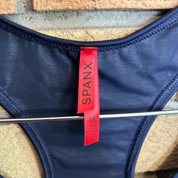 NWT Spanx Hourglass Shaping Swimsuit One Piece Navy Splash Thin Stripe Size 16 - Picture 4 of 6